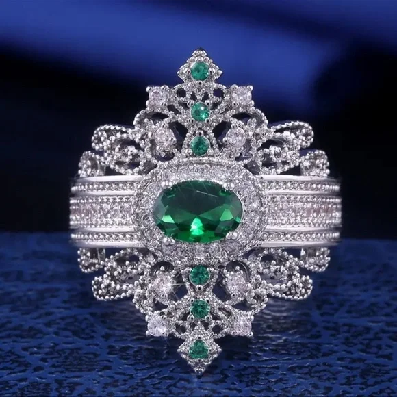 Crown Inlaid Emerald Green Gemstone, Lab created, Vintage Inspired Ring, Sz 7 - Picture 1 of 12